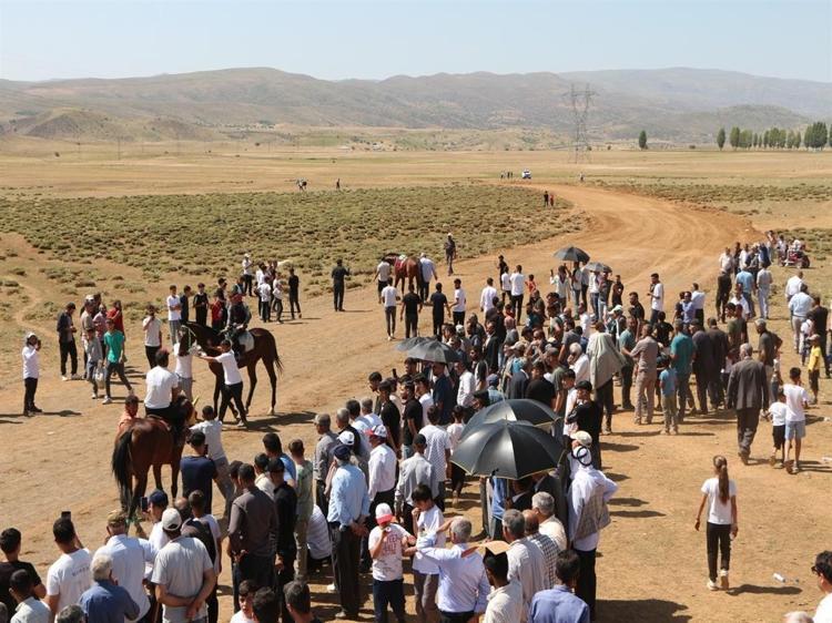 47 AT YARIŞTI, BİRİNCİLER ÖDÜLLERİNİ ALDI