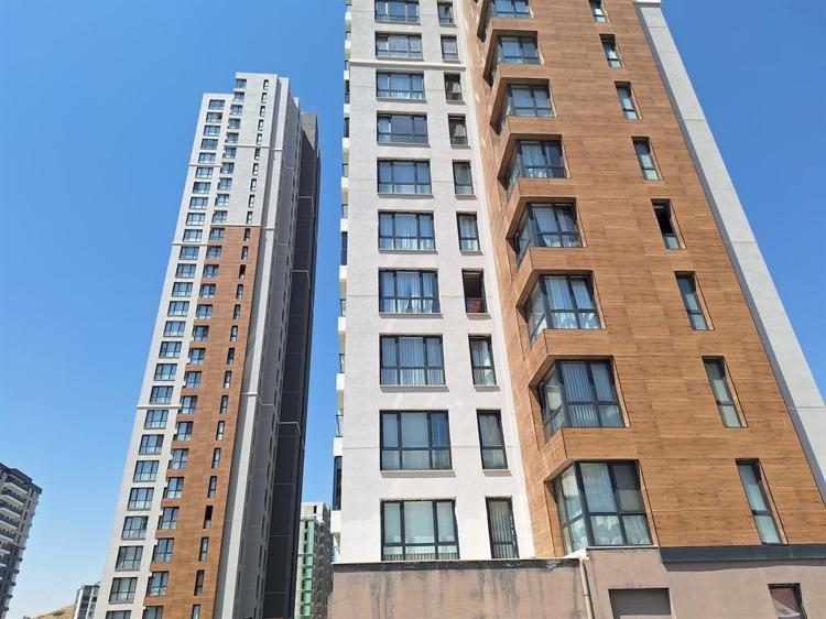 İNSANLAR YARDIM ÇIĞLIKLARI ATIYORDU