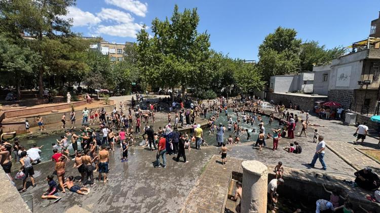 ‘GÜNDÜZLERİ HAVA SICAK OLDUĞU İÇİN KİMSE GELMİYOR’