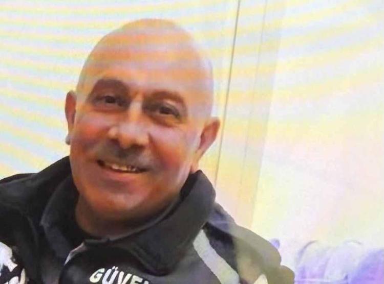 GÜVENLİK GÖREVLİSİ, YARDIM İÇİN BİNAYA GİRMİŞ