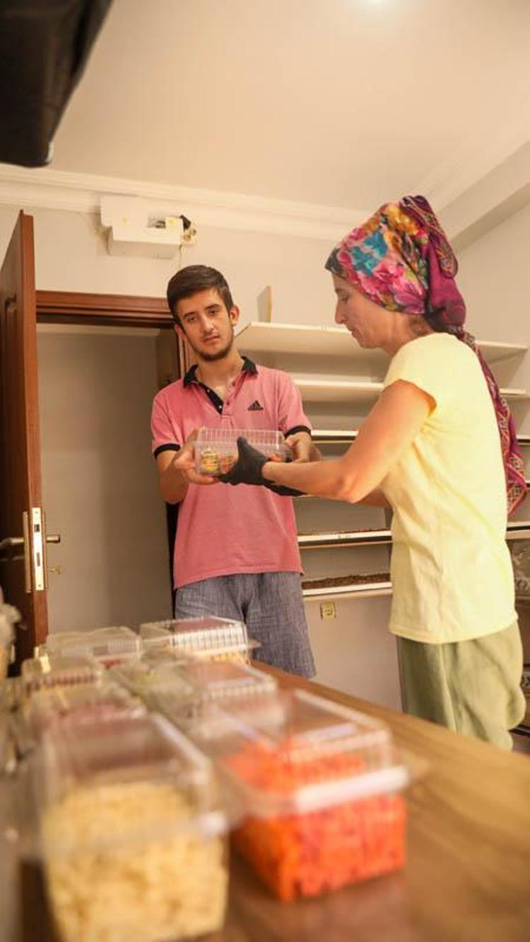 HİKAYEMİ İNSANLAR DİNLESİN İSTİYORUM