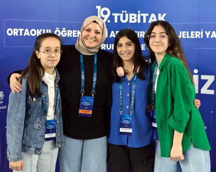 DÜNYAYA İLHAM OLAN ÖĞRETMEN