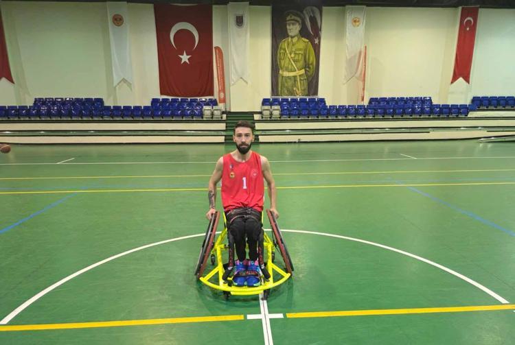 FİLM SAHNESİ GİBİYDİ