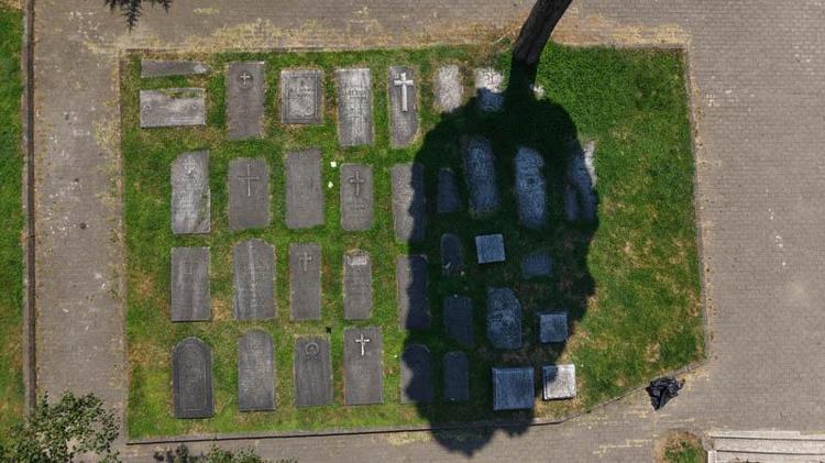 LATİN KATOLİK MEZARLIĞI OLARAK İSİMLENDİRMEK DAHA DOĞRU