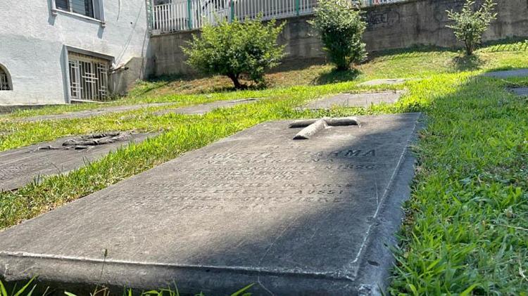 EN ESKİ MEZAR TAŞI, FRANSANIN BURSA KONSOLOSU MÖSYÖ SEONA AİT