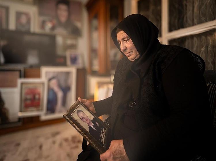 ‘NİCE VATAN BEKÇİSİ DİMDİK AYAKTA’
