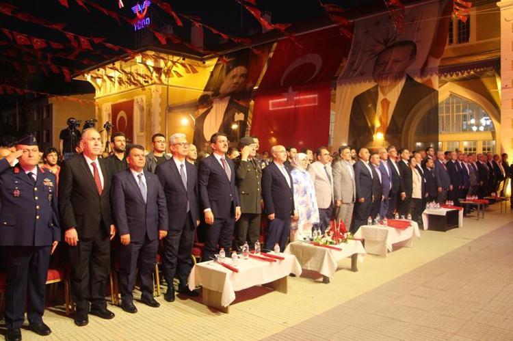 ‘ADANALILARDA O GECE VAKUR DURUŞUYLA MİLLET OLMANIN ANLAMINI GÖSTERMİŞTİR’