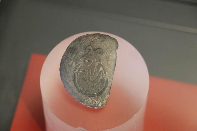 ‘KLORİT TAŞINDAN OYMA TEKNİĞİYLE YAPILMIŞ’