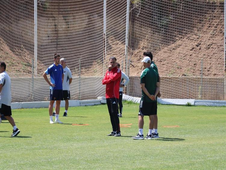 ‘OYUNCULARIMI GÜÇLERİNE İNANDIRMAK İÇİN SÜPER LİG TAKIMLARI İLE MAÇ YAPMAK İSTEDİM’