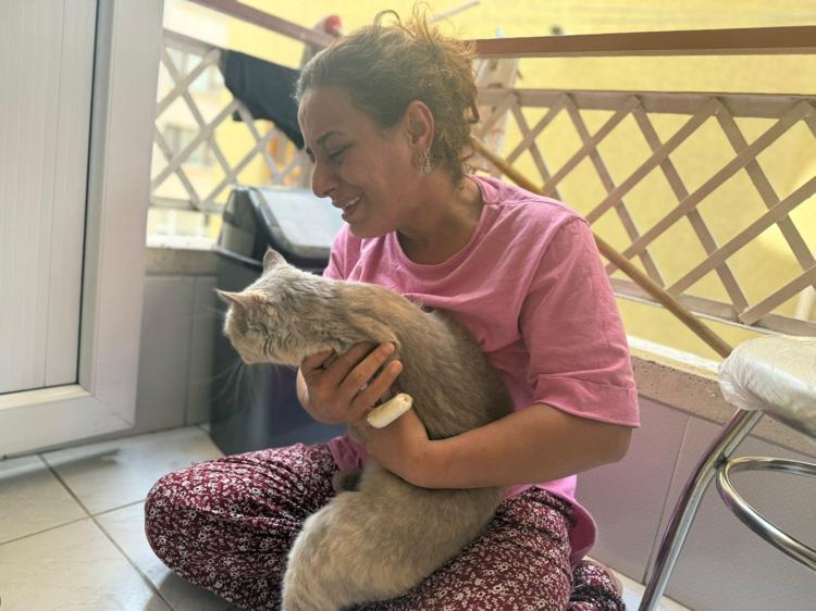 KEDİYİ KURTARMAK İSTEDİK