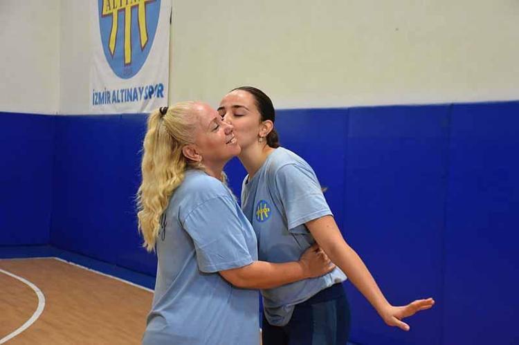 KENDİMİ BİLDİM BİLELİ SPORUN İÇİNDEYİM