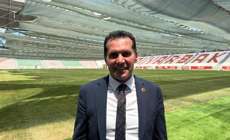 ‘MANCHESTER CİTY, CHELSEA VE BARCELONANIN SAHASINI YAPAN FİRMA’