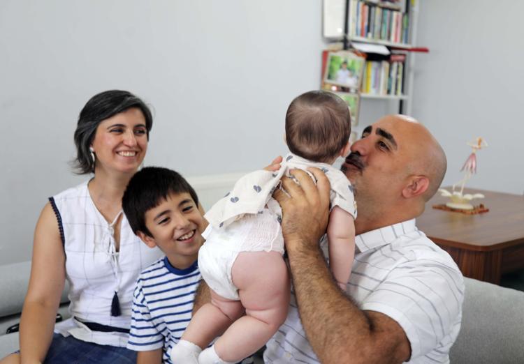 ÇAĞLA SANKİ ANNEMDEN DOĞMUŞ GİBİ