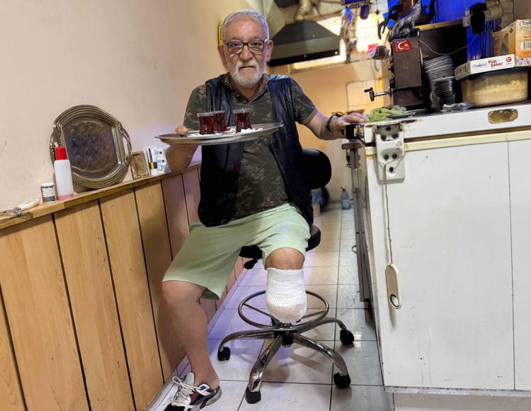 ‘PROTEZ AYAK TAKILINCA YİNE ESKİSİ GİBİ YÜRÜYEREK ÇALIŞACAĞIM’