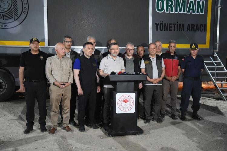 BAKAN YUMAKLI: BİLECİK’TEKİ ORMAN YANGINI 53’ÜNCÜ SAATİNDE