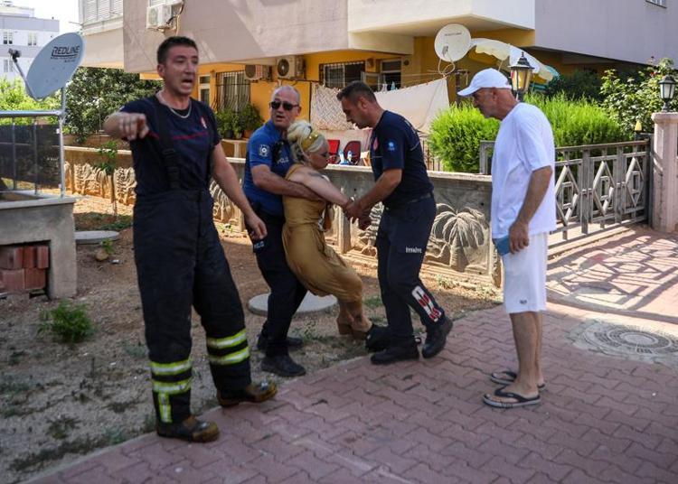 GÖZYAŞLARINA BOĞULDU