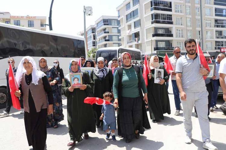 EYLEME 2,5 YAŞINDAKİ TORUNUYLA KATILDI