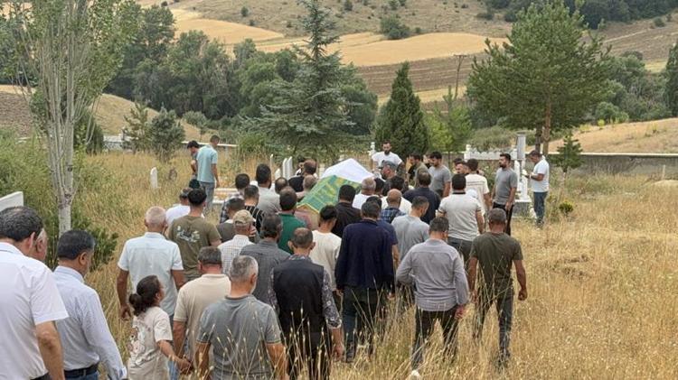 TATİL İÇİN GELDİĞİ KÖYÜNDE TOPRAĞA VERİLDİ