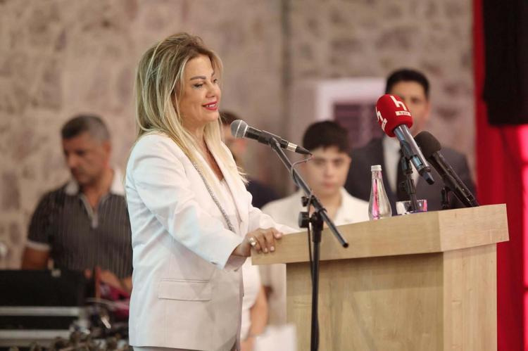 DAVETLİLERE ZEYTİN FİDANI