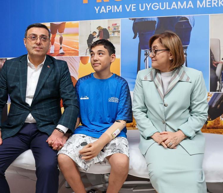 ‘TÜM ENGELLERİ KALDIRMAK BİZİM BOYNUMUZUN BORCU’