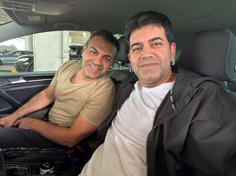 TÜRKİYE’YE ÖZEL PLAKA YAPTIRDI