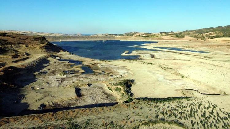 TÜRKİYEDE YAĞIŞLAR UZUN DÖNEMDE YÜZDE 6 AZALDI