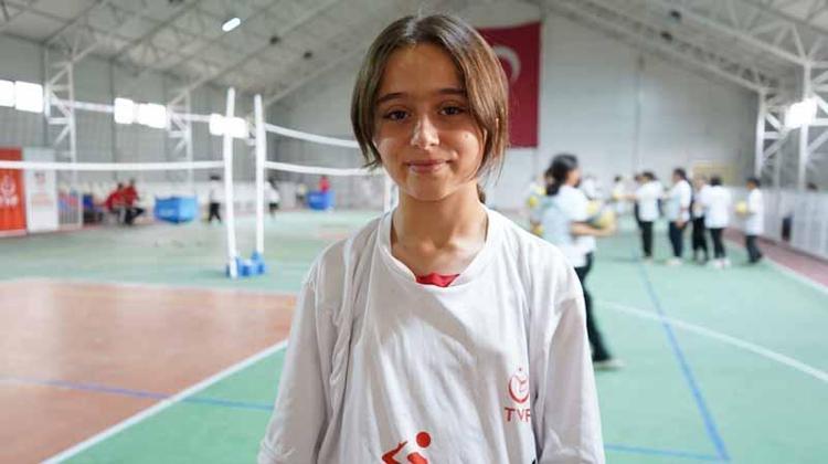 ‘BÜYÜYÜNCE MİLLİ TAKIMDA OYNAMAK İSTİYORUM’