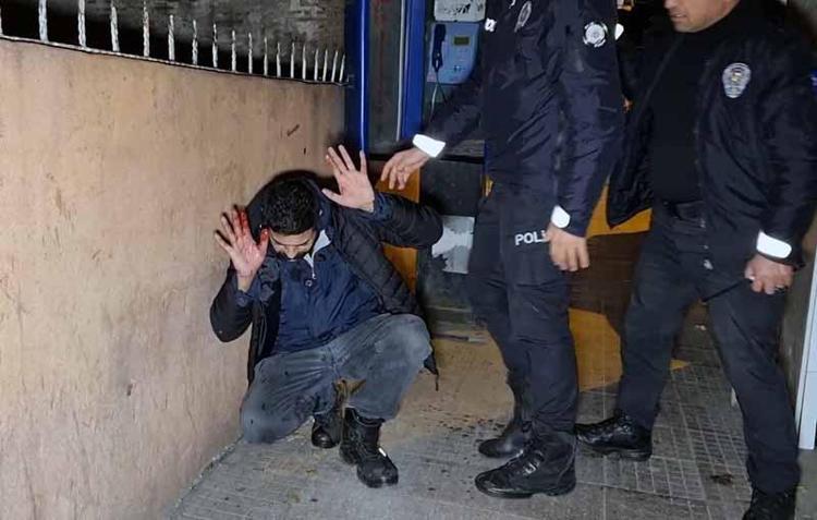 ARA SOKAKTA YAKALANDI