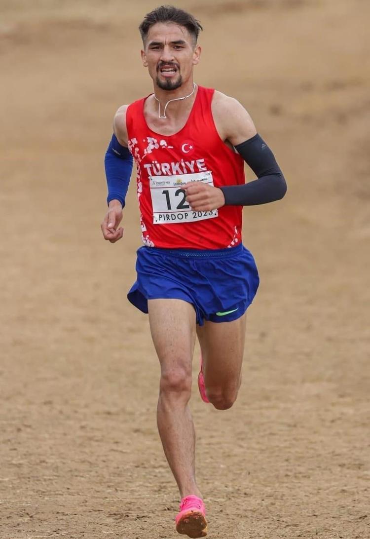 TÜRK BAYRAĞINI DALGALANDIRDIM