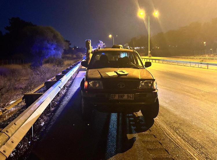 TRAFİKTE ÇEVRİLDİ, ARACI OTOPARKA ÇEKİLDİ