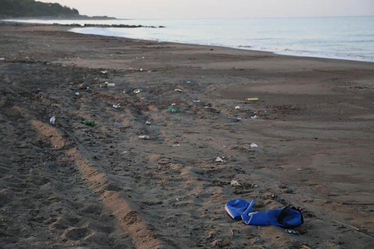 DENİZKENT SAHİLİ ÇÖPLÜK GİBİ