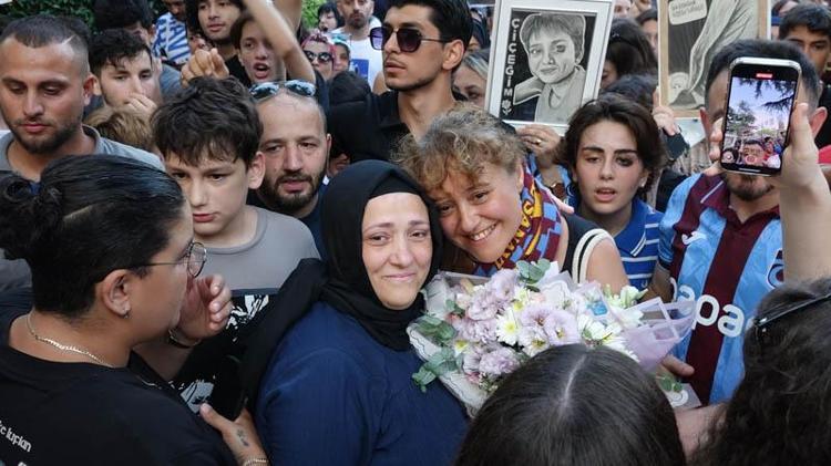 ‘HEP BİRLİKTE DAYANIŞMAYLA GÖSTERMEMİZ LAZIM’