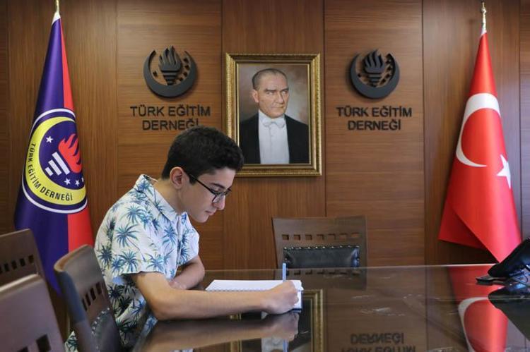 AİLEM BENİ ÜZGÜN GÖRSE HOŞLARINA GİTMEZDİ