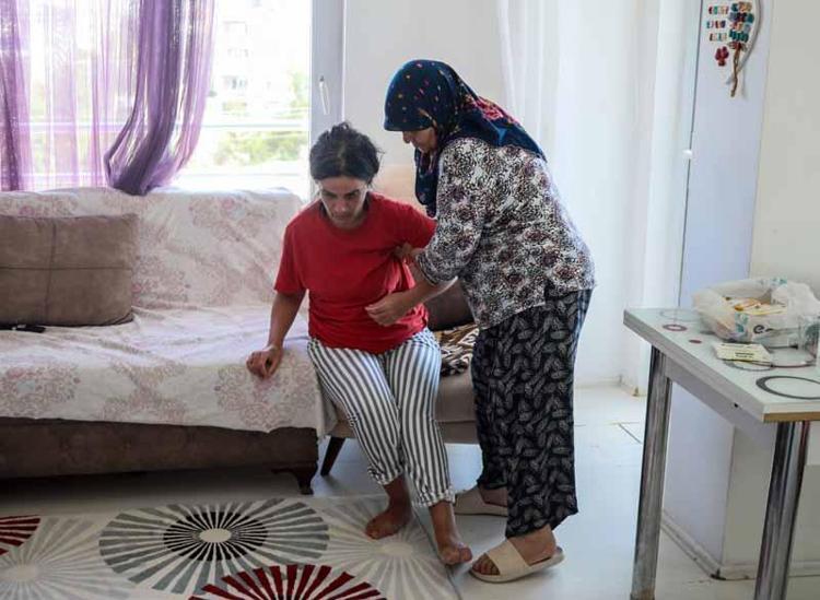 HERKES GİBİ KOŞMAK, EĞLENMEK, YÜRÜMEK İSTİYORUM