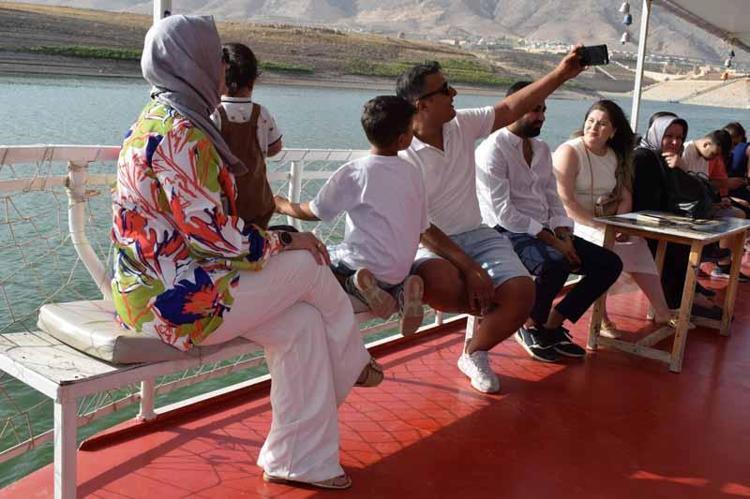 ‘ÇOK MERAK ETMİŞTİM’