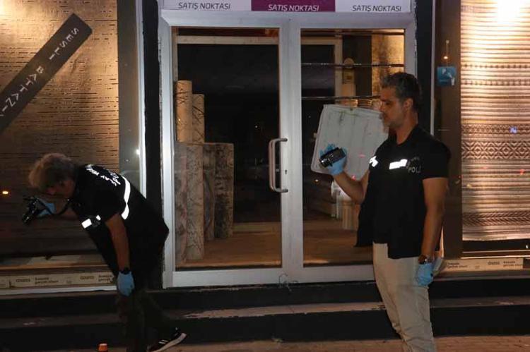 OTOMOBİLİNDE ÖLÜ BULUNDU