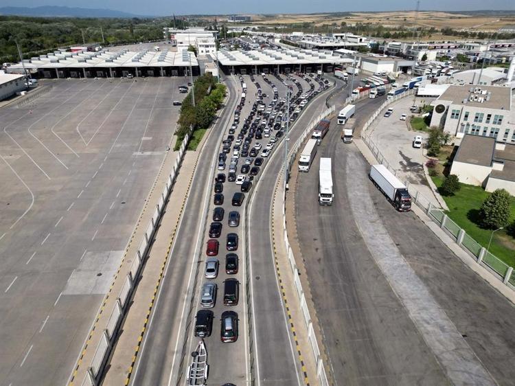 BİR ARAÇ 39 DAKİKADA ÇIKIŞ YAPIYOR