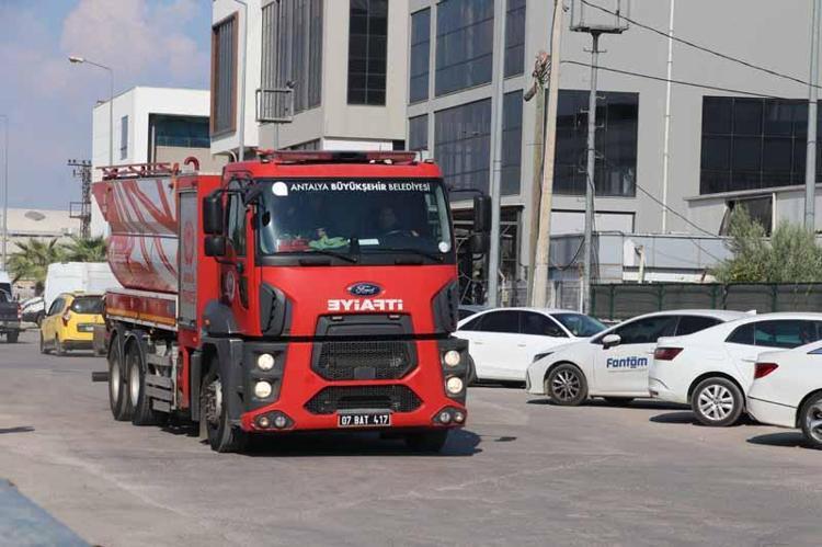 İTFAİYE YANGINI BÜYÜMEDEN SÖNDÜRDÜ