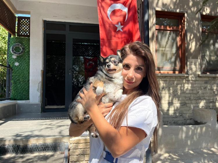 MİA, SÜREKLİ YEMEK YİYİP YATMAK İSTİYOR