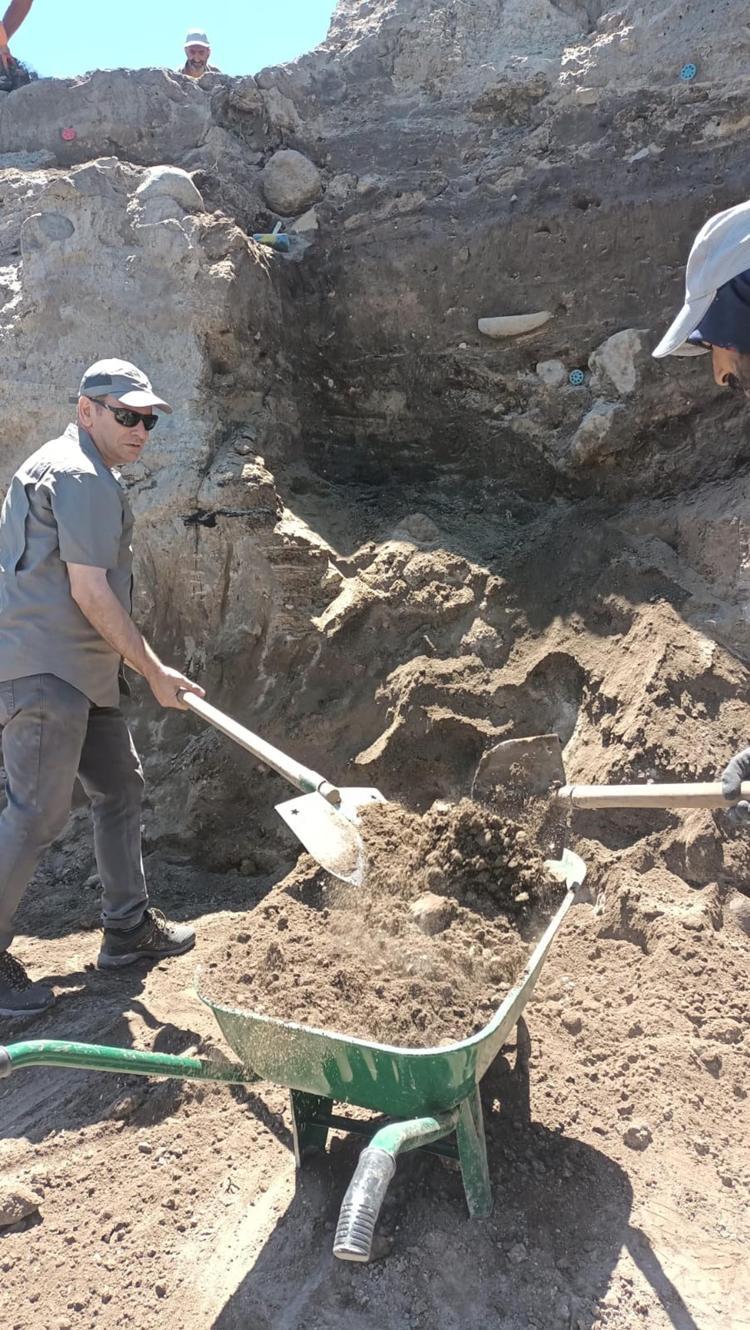 SEMPOZYUMDA SUNUM YAPTI