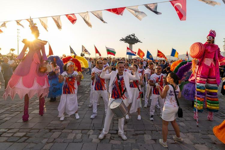 TAŞIDIĞI ÖNEMİ GÖSTERİYOR