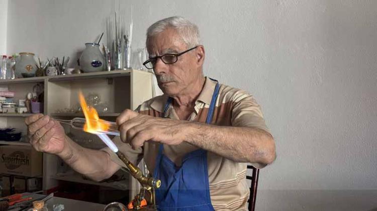 ATEŞ YAKAR, CAM İSE KESER