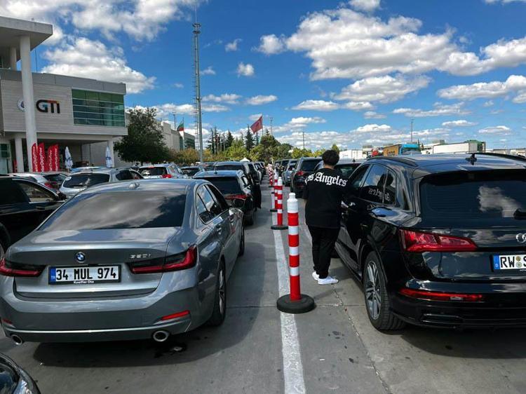 ‘3 AYDA 4 MİLYON YOLCU GİRİŞ VE ÇIKIŞ YAPTI’