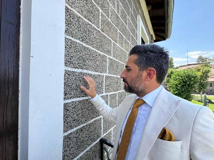 ‘OBSİDİYEN TAŞLARIYLA YAPILMIŞ DÜNYADAKİ TEK BİNADIR’