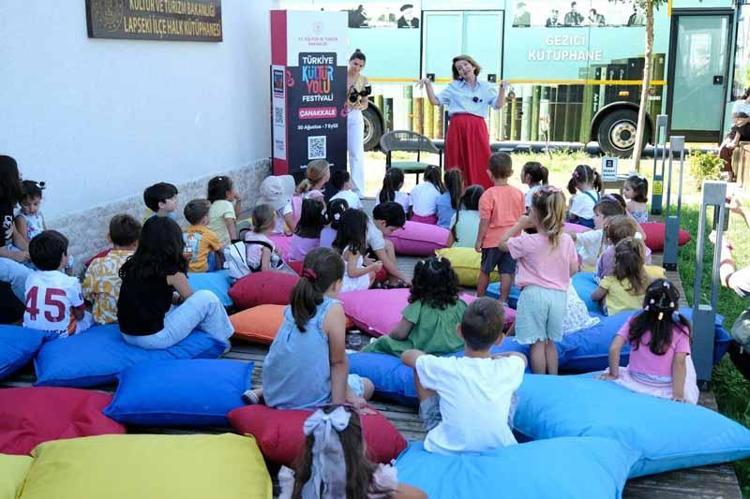 ÇOCUKLAR FESTİVALDE MUTLU ANILAR BİRİKTİRİYOR