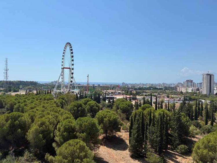 SAHİLE YÜRÜME MESAFESİNDE