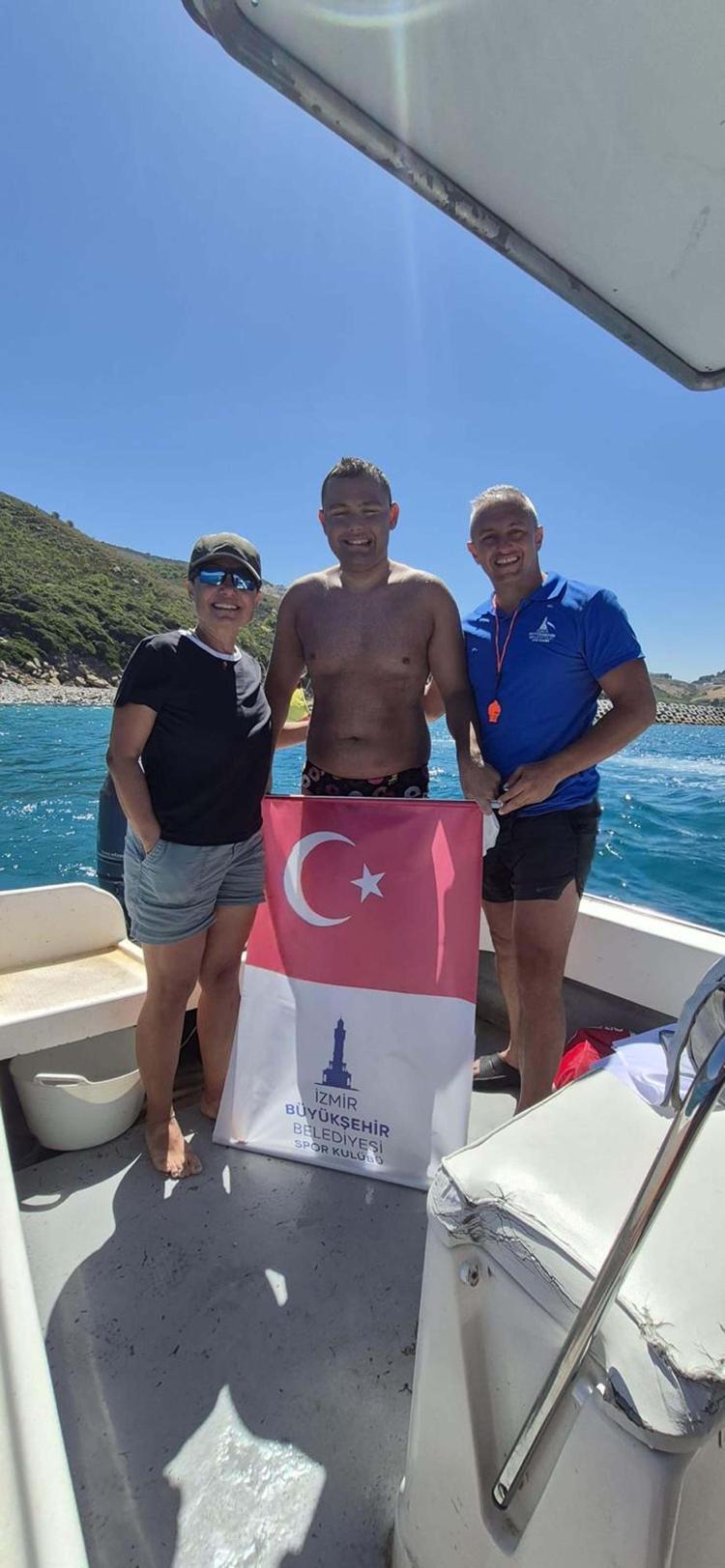 CEBELİTARIK BOĞAZINI GEÇEN İLK OTİZMLİ ULTRA MARATON YÜZÜCÜSÜ OLDU