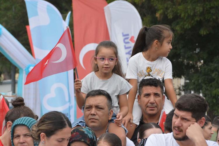 TÜLÜTABAKLAR, YİNE ALANDAYDI