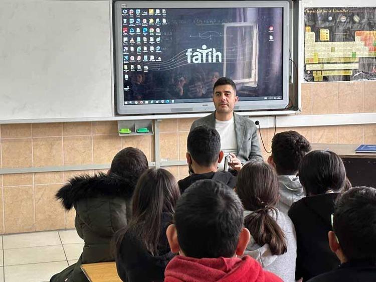 EŞİM GÖREBİLEN BİR İNSAN OLARAK ANLATIYOR