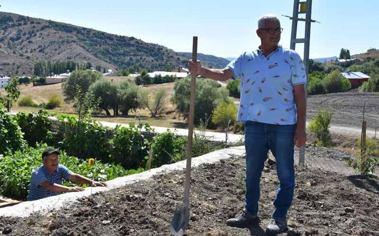 GEÇMİŞİMDEN PİŞMAN DEĞİLİM